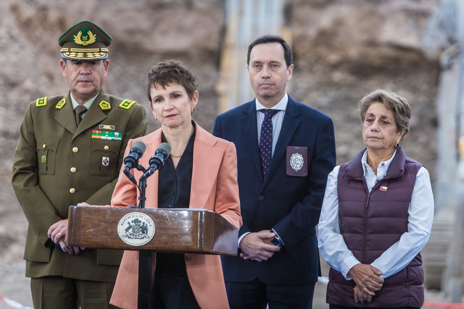 Ministra Tohá en ceremonia inicio de obras edificio PDI